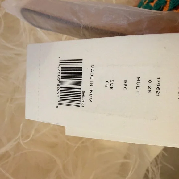 NWT ELLA HAND-CROCHETED POUCH WRISLET - Picture 4 of 4